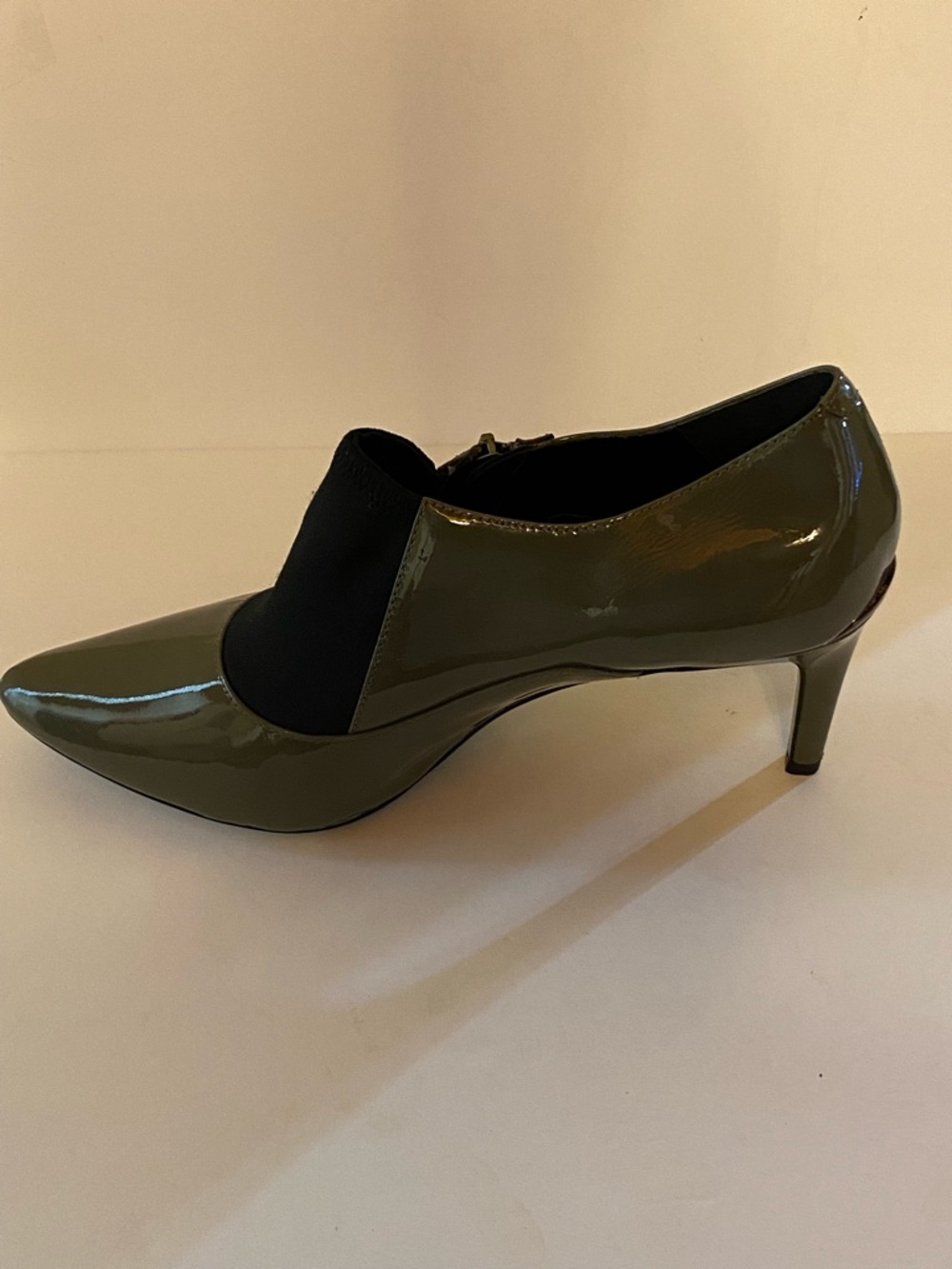 Calvin Klein Olive Patent‎ Pointed Toe Mid Heel with Black Elastic Size 11
